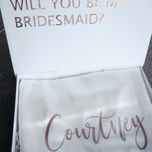 Load image into Gallery viewer, Personalised Bridesmaid Robes, bridesmaid robes, bridesmaids gift ideas - Love and Labels