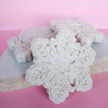 Load image into Gallery viewer, Festive Bath Bombs - Spiced Cinnamon &amp; Honey - Love and Labels
